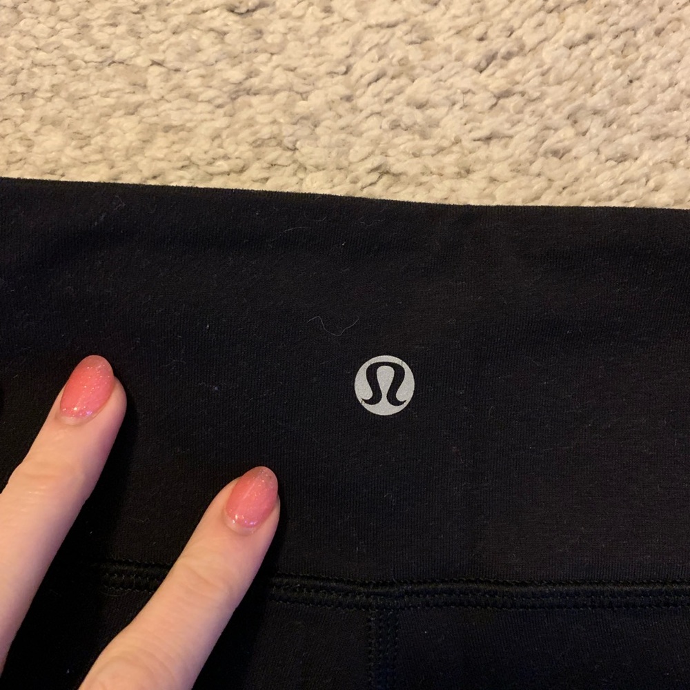Great condition! Lululemon black leggings sz. 4